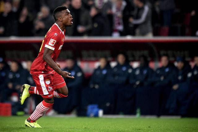 恩比德复出76人负尼克斯 利拉德缺阵雄鹿屠龙